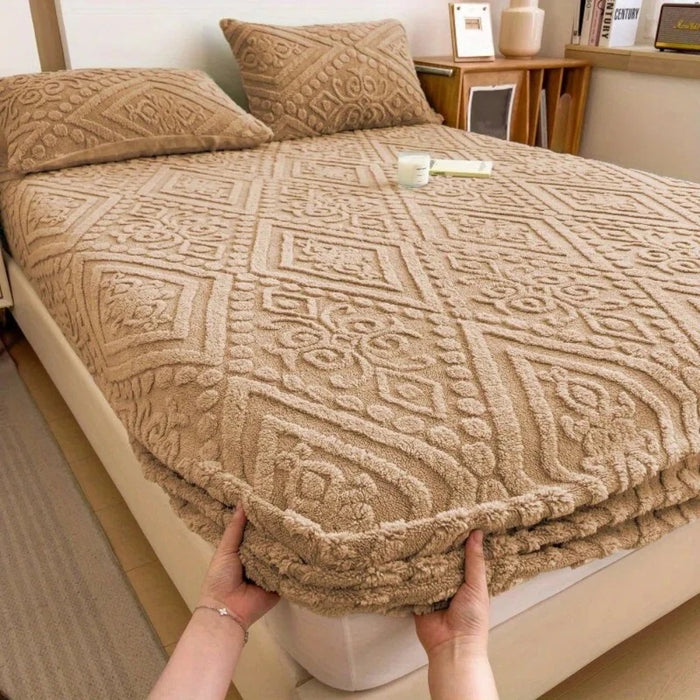 Embossed plush fitted sheet in Camel