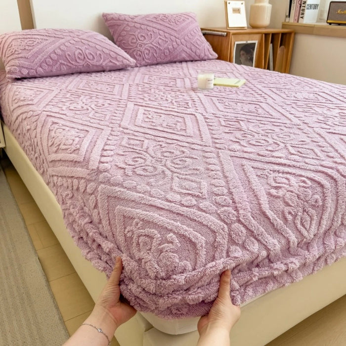 Embossed plush fitted sheet in Lavender