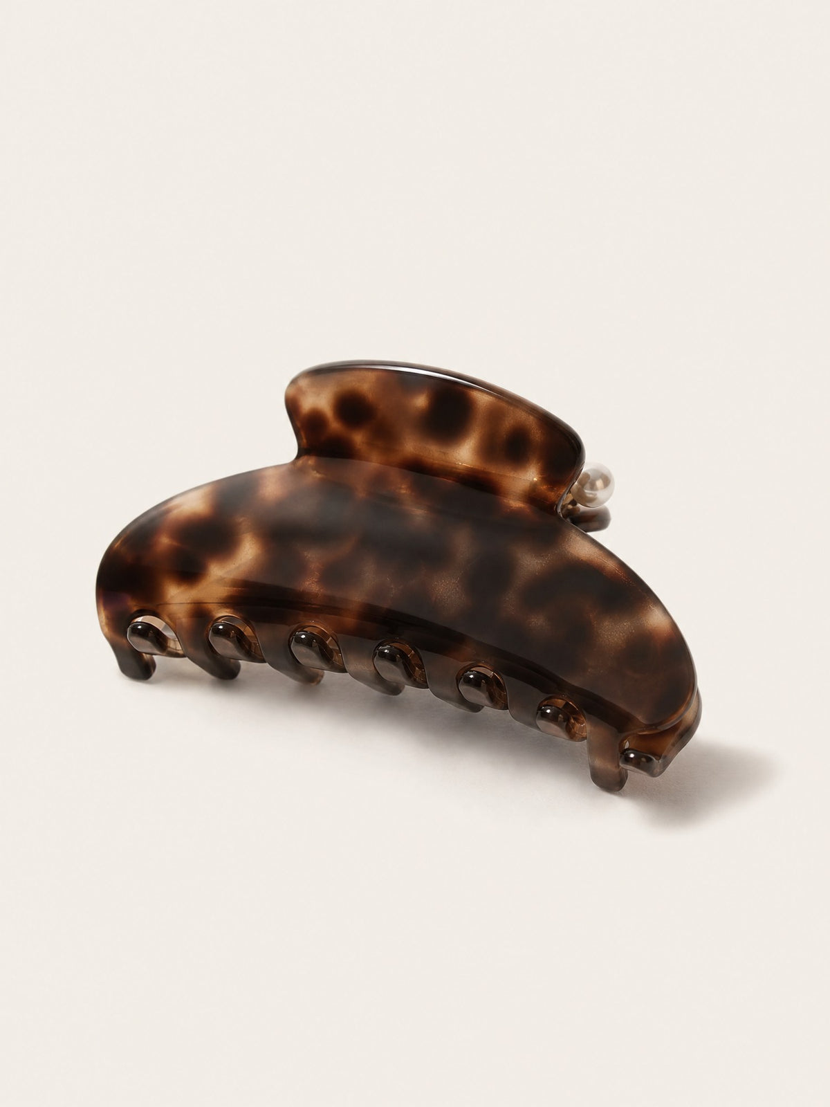 Caramel Claw Clip, studio
