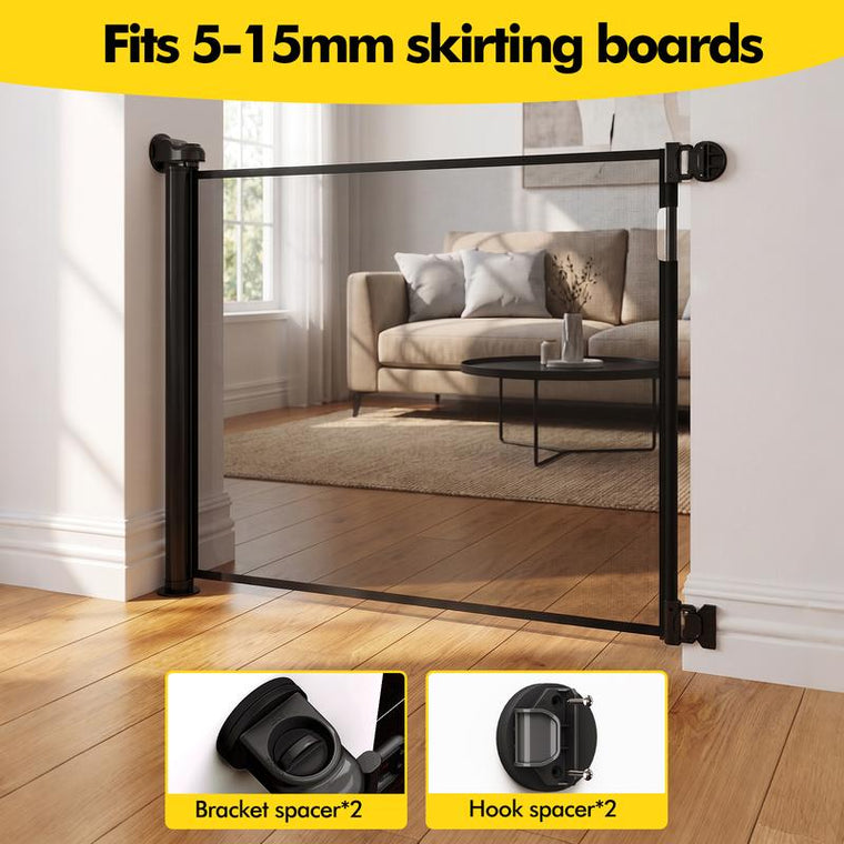 Spacer over the skirting