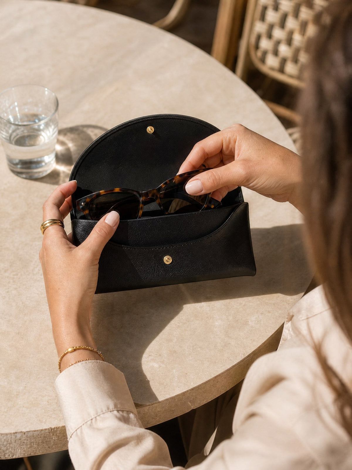 Lunettes Glasses Case, in use