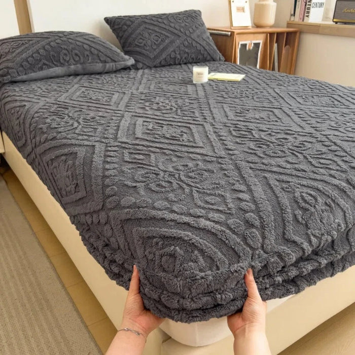 Embossed plush fitted sheet in Charcoal