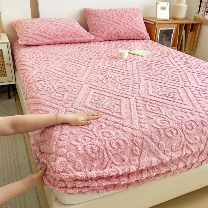 Embossed plush fitted sheet in Rose Pink