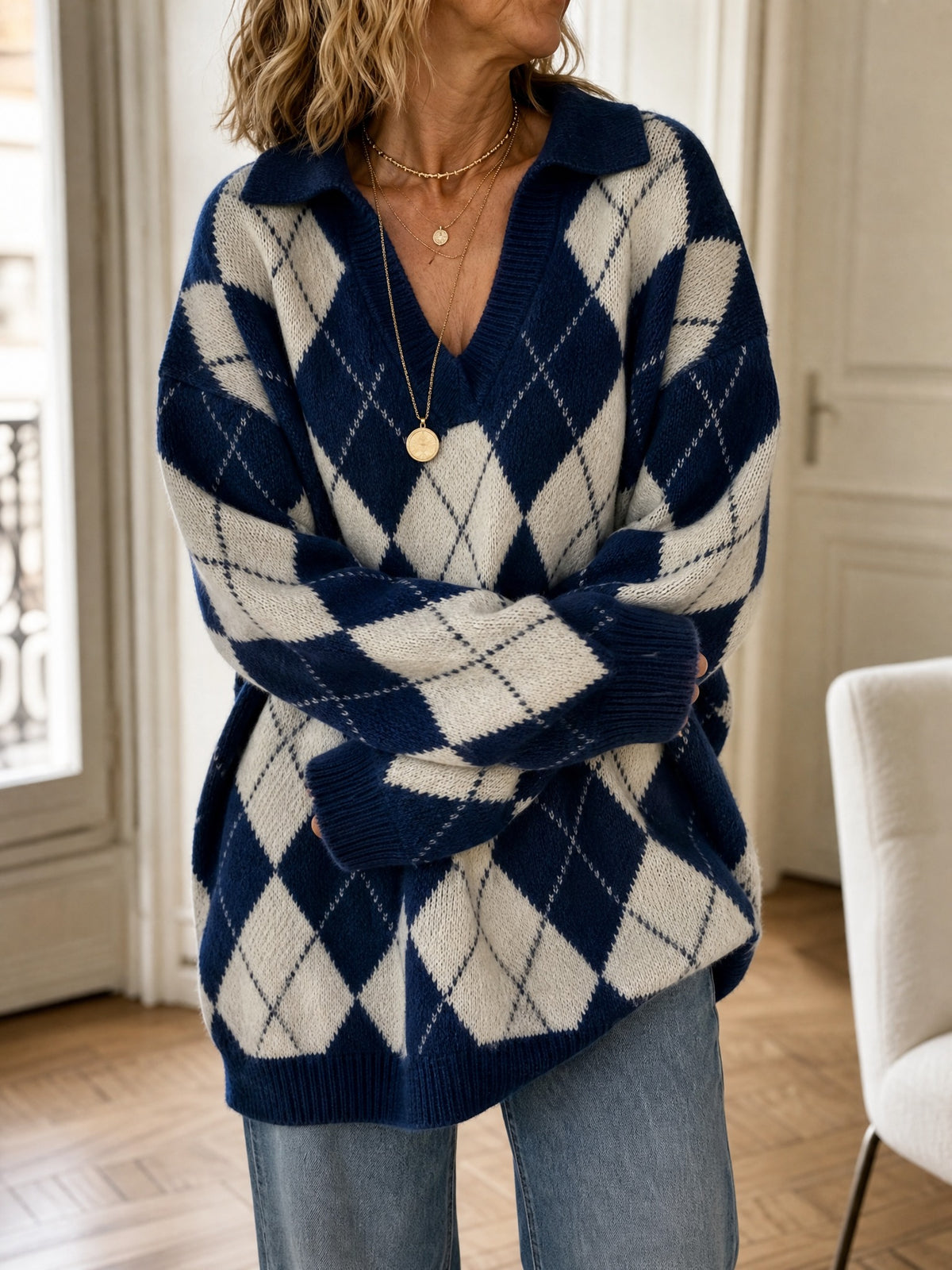 Argyle V-neck knit sweater with collar in navy